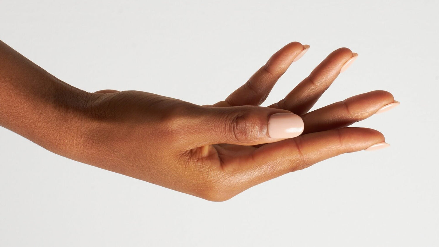 Risse und Absplitterungen? No, thanks! Was du bei deiner Maniküre beachten solltest - Doonails Switzerland