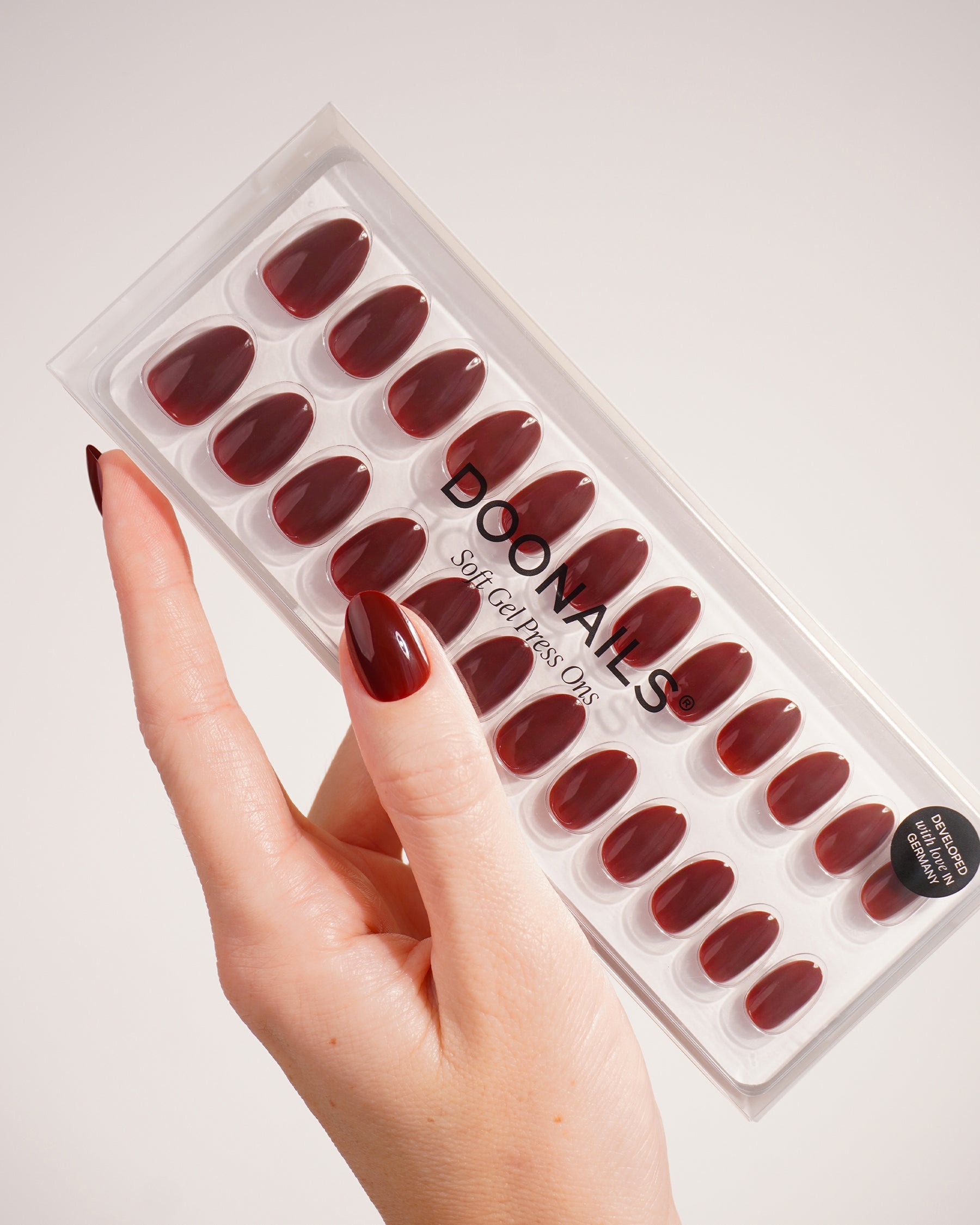 Love Paris Short Round Soft Gel Press Ons - Doonails Switzerland