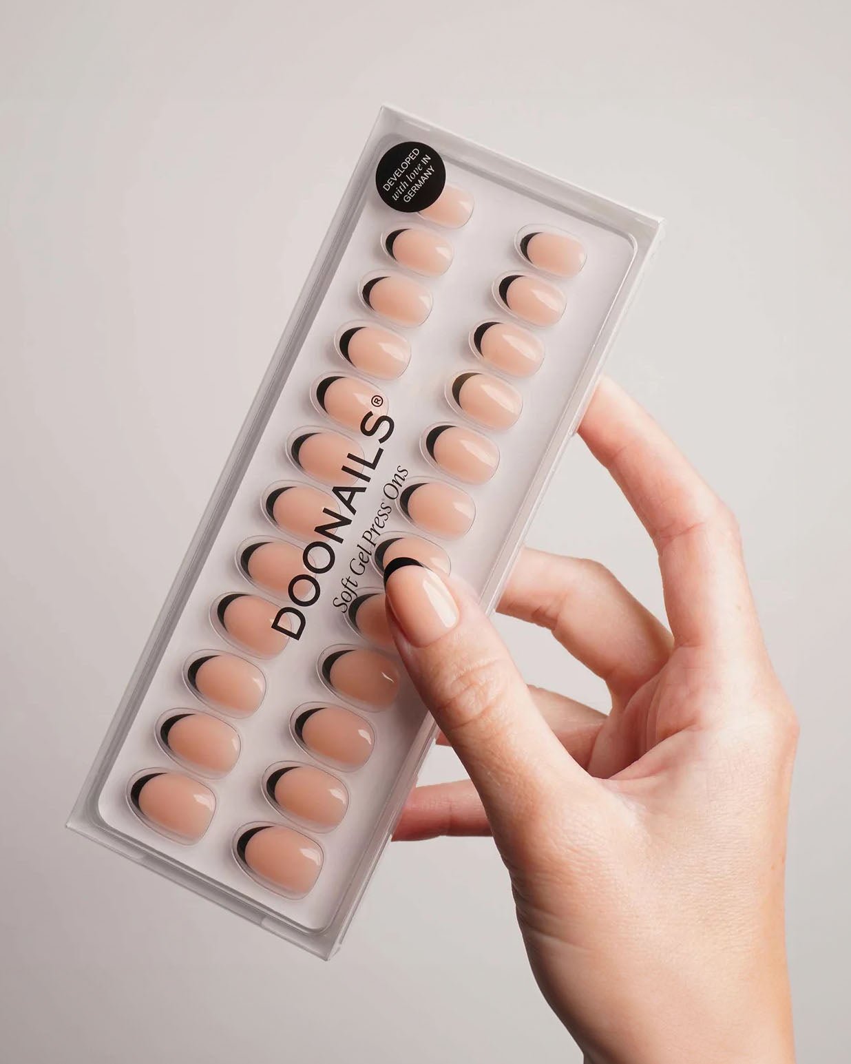 Black French Short Round Soft Gel Press Ons - Doonails Switzerland