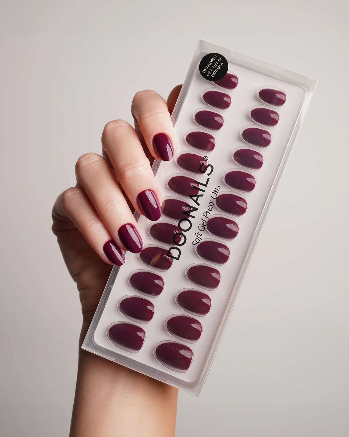 Into You Short Round Soft Gel Press Ons - Doonails Switzerland