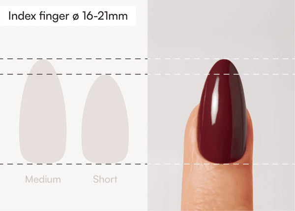 Almond Press Ons im Vergleich mit einem echten Finger