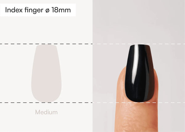 Coffin Press Ons im Vergleich mit einem echten Finger