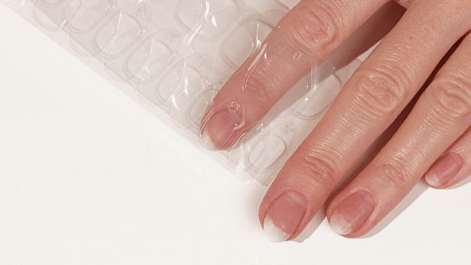 How To: Press Ons - Klebestreifen richtig Auftragen - Doonails Switzerland