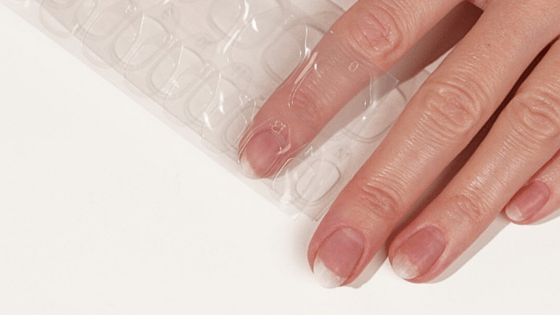 How To: Press Ons - Klebestreifen richtig Auftragen - Doonails Switzerland