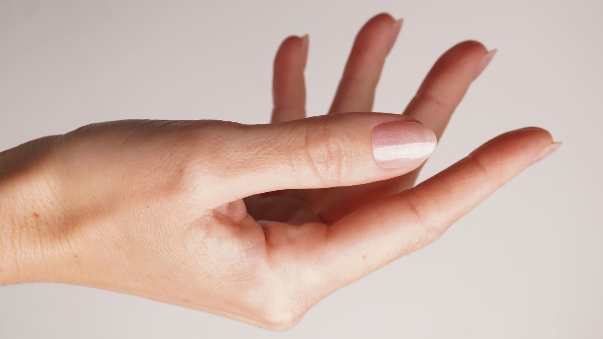 Minimalist vs. Maximalist - Welcher Nailtrend passt zu dir? - Doonails Switzerland