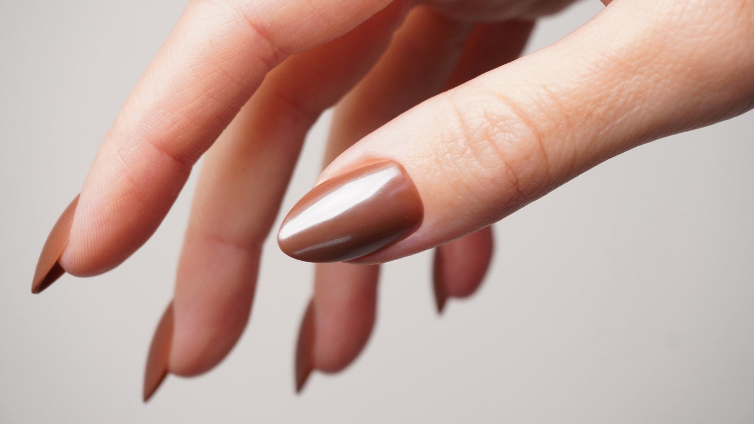 Promi-inspirierte Nageldesigns: So bekommst du den Look von Hailey Bieber und Co. - Doonails Switzerland