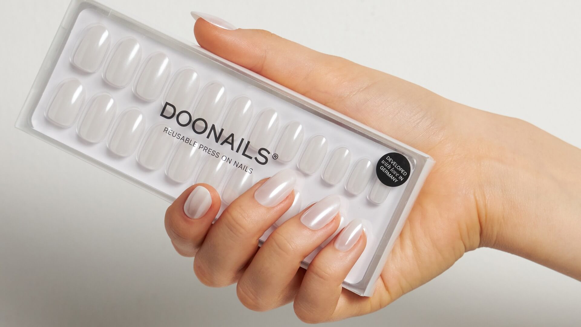 The Sweet Things in Life: 11 Farben, die deine Maniküre versüßen - Doonails Switzerland