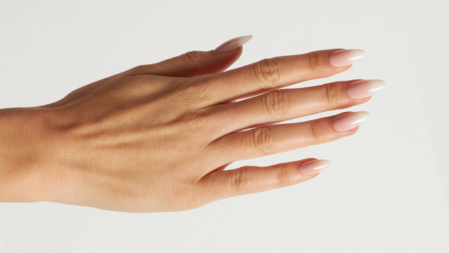 Babyboomer Nails: Damit liegst du immer richtig - Doonails Switzerland