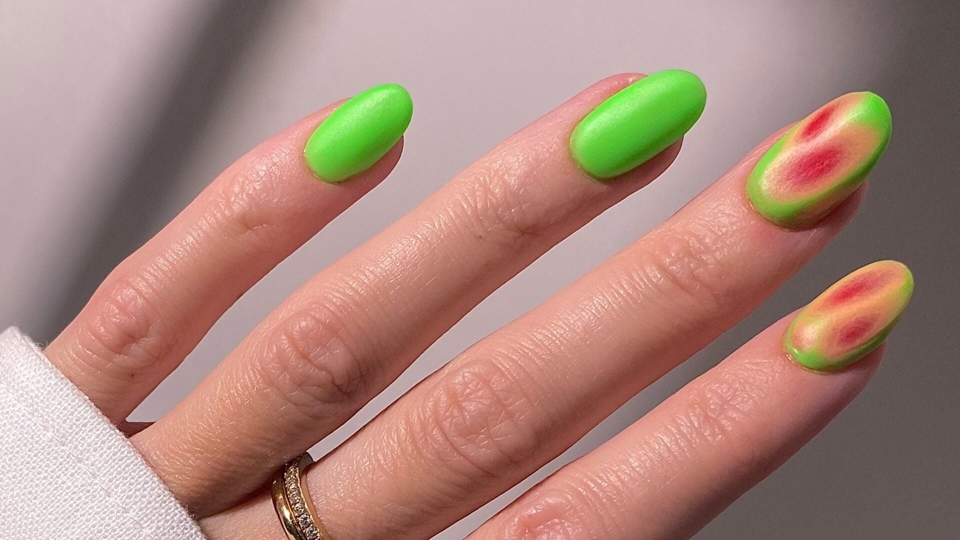Nägel im Neon-Look - Doonails Switzerland