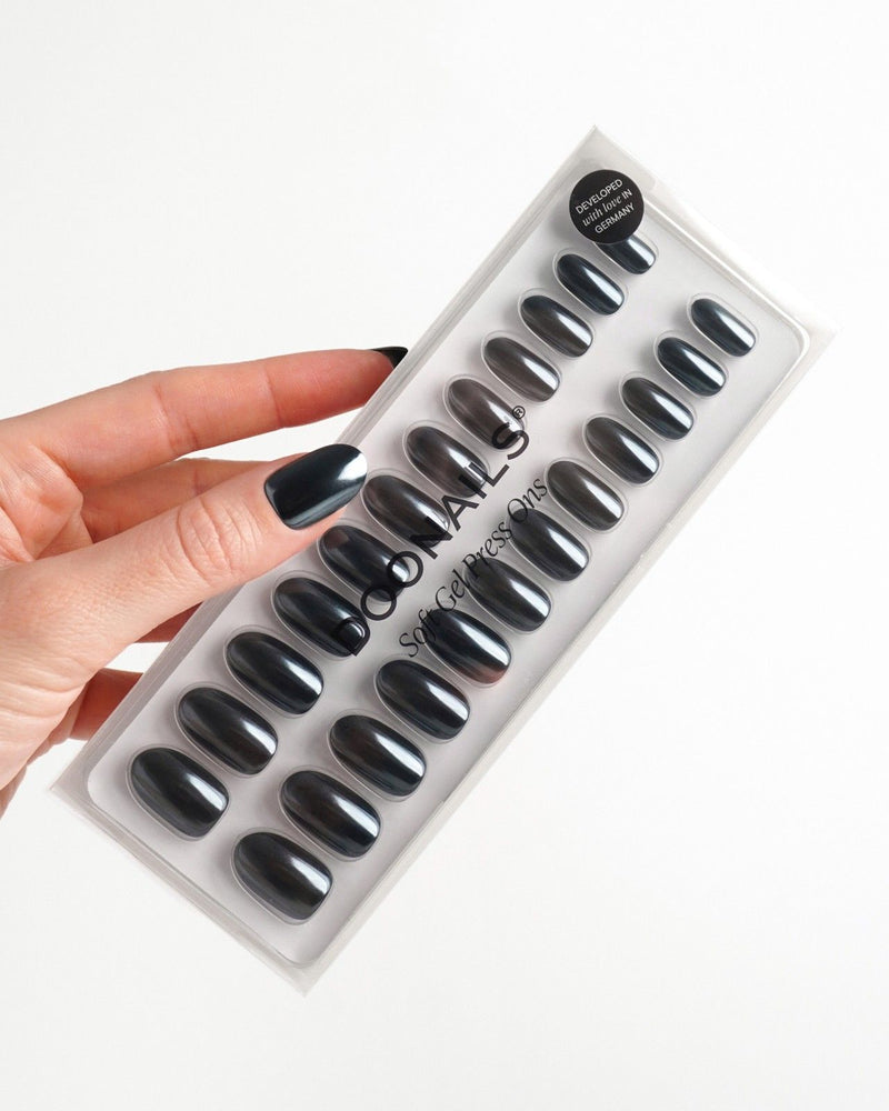 Black Pearl Medium Round Soft Gel Press Ons - Doonails Switzerland