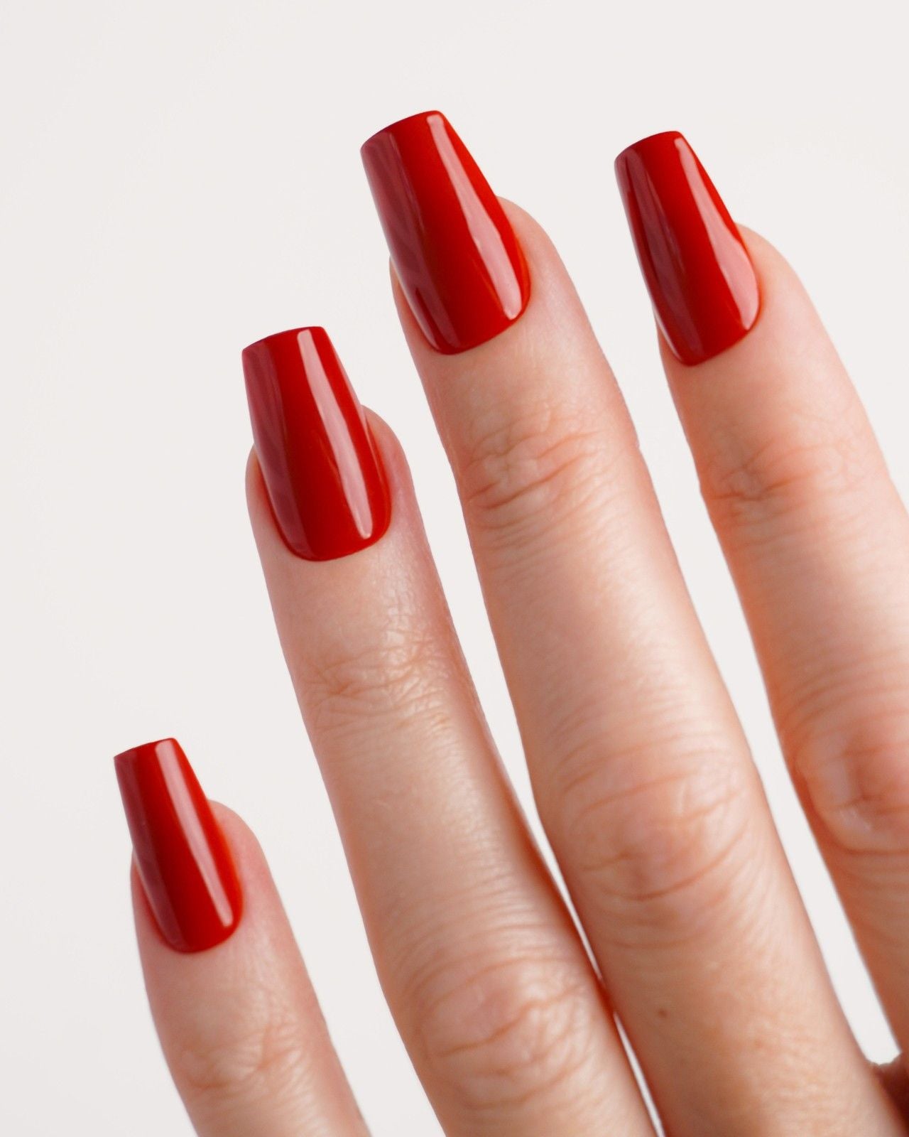 Soft Gel Press Ons Mon Cheri Coffin getragen