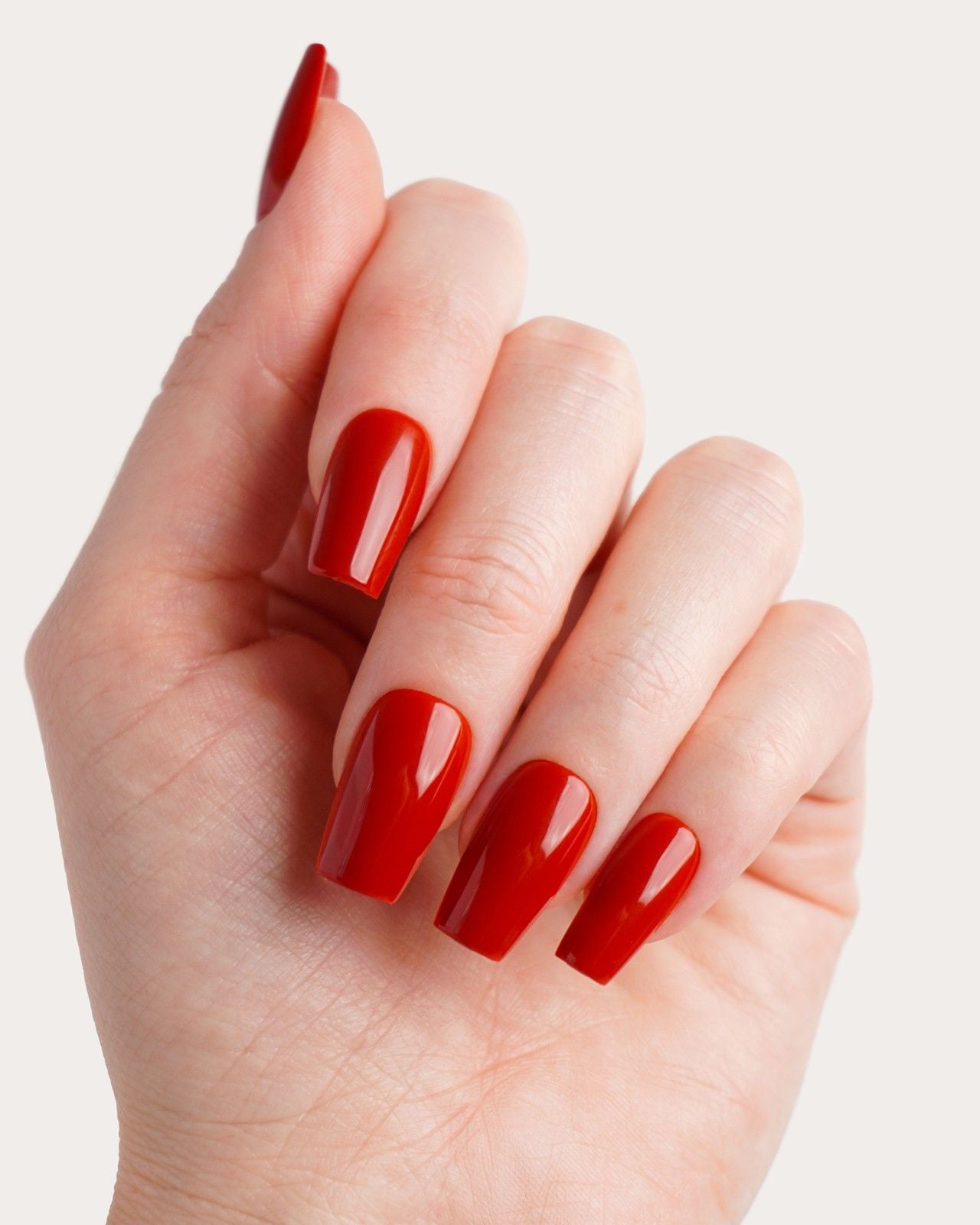 Soft Gel Press Ons Mon Cheri Coffin getragen