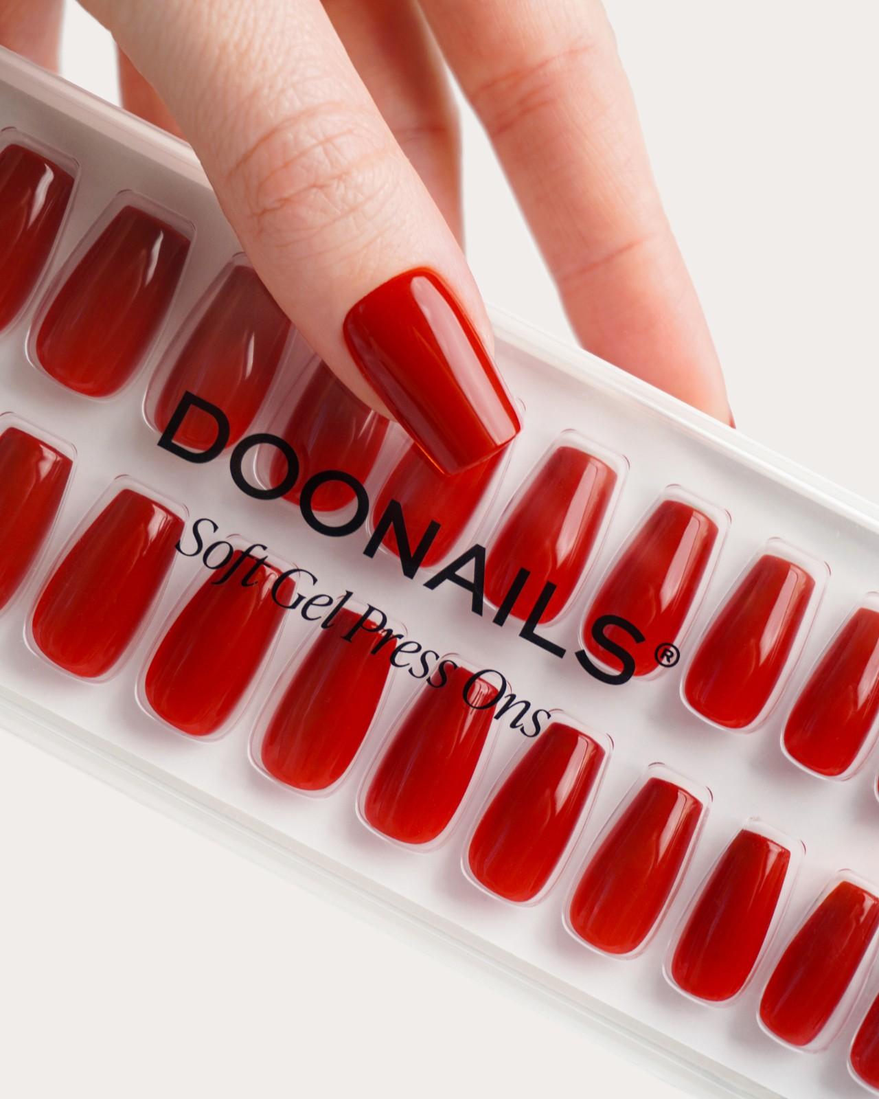 Soft Gel Press Ons Mon Cheri Coffin Detailaufnahme