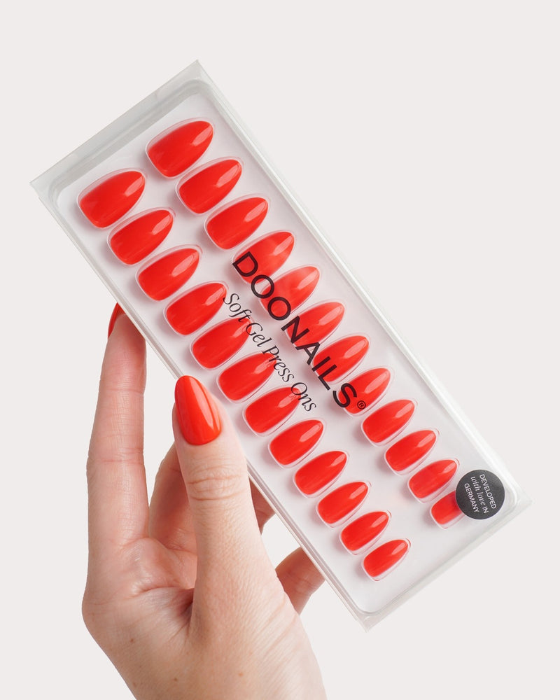 On Fire Short Almond Soft Gel Press Ons - Doonails Switzerland