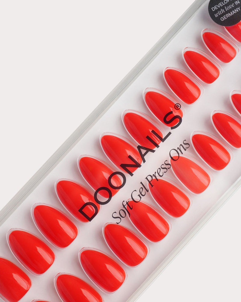 On Fire Short Almond Soft Gel Press Ons - Doonails Switzerland