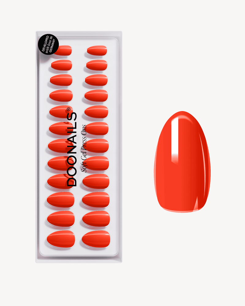 On Fire Short Almond Soft Gel Press Ons - Doonails Switzerland