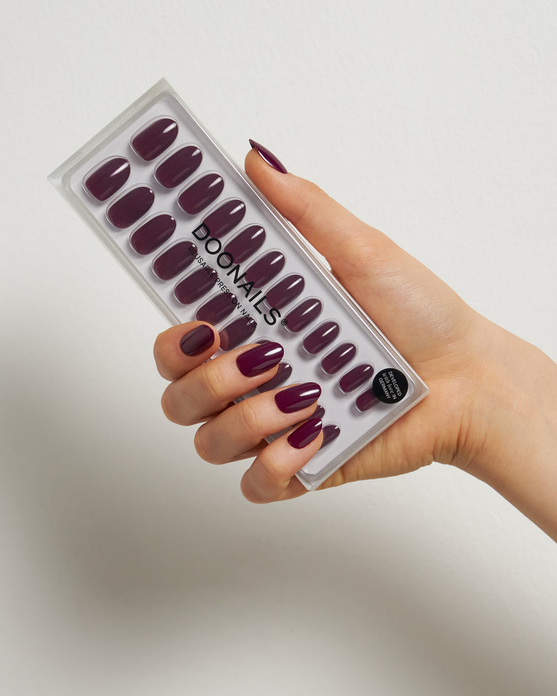 Into You Medium Round Soft Gel Press Ons - Doonails Switzerland