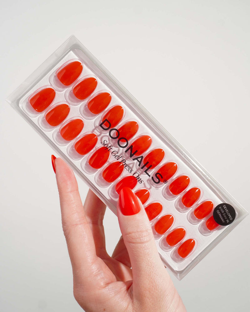 On Fire Short Round Soft Gel Press Ons - Doonails Switzerland