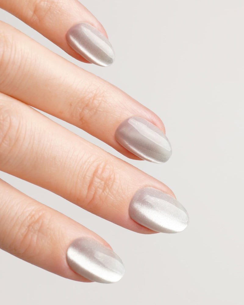 White Cat Eye Short Round Soft Gel Press Ons - Doonails Switzerland