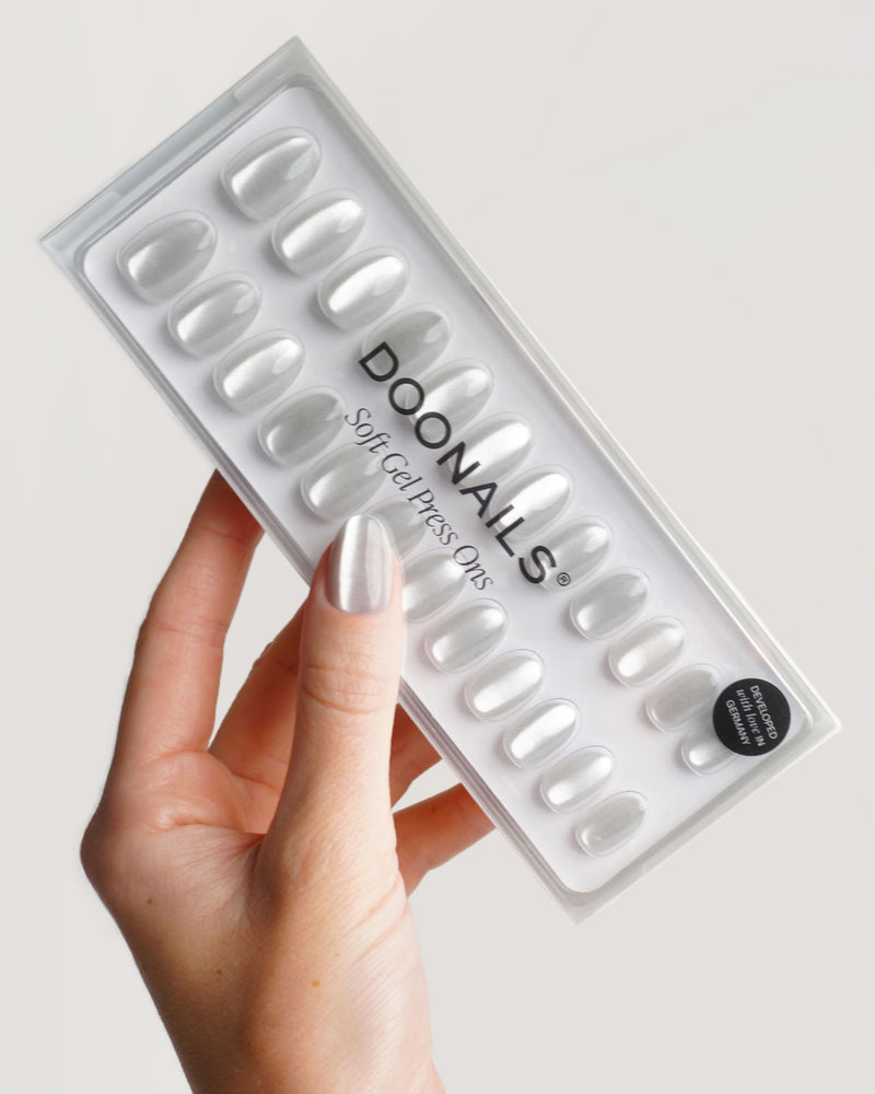 White Cat Eye Short Round Soft Gel Press Ons - Doonails Switzerland