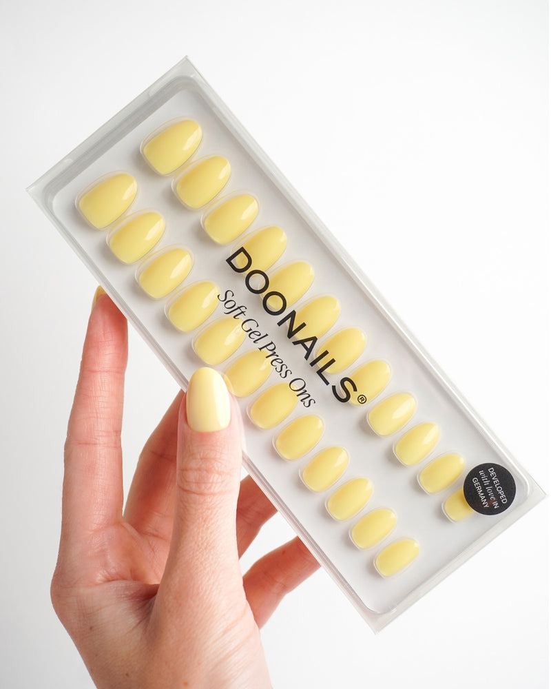Lemon Sorbet Short Round Soft Gel Press Ons - Doonails Switzerland